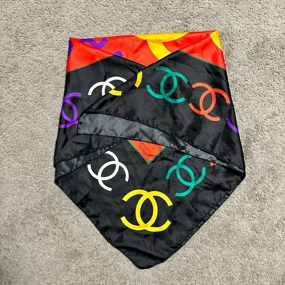 Vintage 1980s Chanel multi-coloured silk scarf - Picture 4 of 4